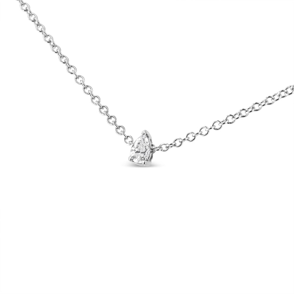 Collar con colgante de solitario de diamante cultivado en laboratorio de oro blanco de 14K con forma de pera de 1/10 Cttw (color F-G, claridad VS2-SI1)