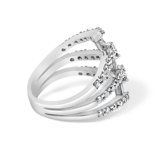 Anillo de cóctel en oro blanco de 18K con diseño entrecruzado y vástago dividido de 1 3/4 quilates de diamantes
