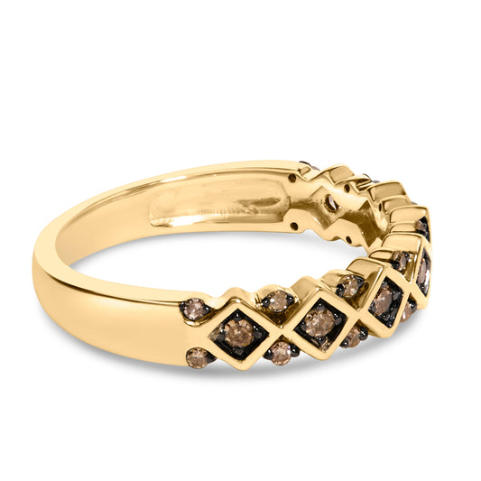 Anillo de banda geométrica de oro amarillo de 10K chapado en plata esterlina .925 con diamantes color champaña de 1/4 Cttw - Talla 7