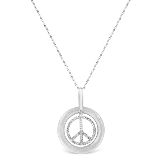 Collar con dije de 18 pulgadas de plata de ley .925 con acabado mate y acento de diamante en forma de símbolo de la paz "bailarín" (color I-J, claridad I1-I2)