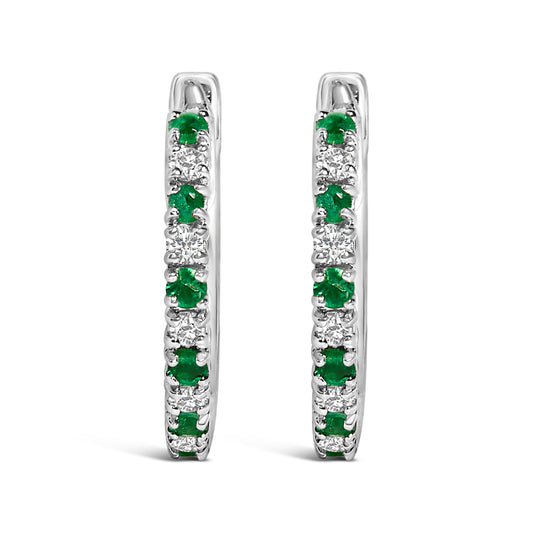 Pendientes de aro tipo Huggy de oro blanco de 10K con esmeraldas alternas y diamantes de 1/10 Cttw (color I-J, claridad I1-I2)