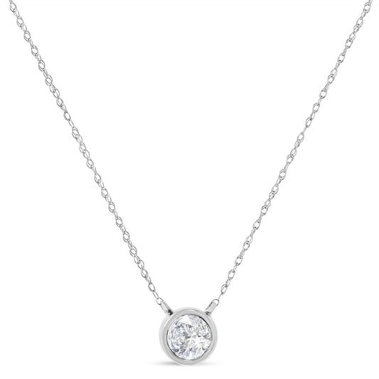Collar con colgante ajustable AGS Certified de oro blanco de 10K con diamante redondo solitario de 1/3 Cttw engarzado en bisel, 16-18" (color I-J, claridad SI1-SI2)