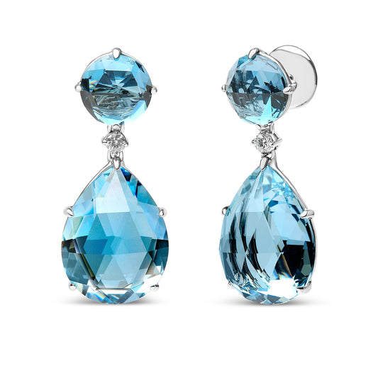 Pendientes colgantes de oro blanco de 18 quilates con diamante de 1/5 Cttw, topacio azul de Londres redondo y topacio azul cielo talla pera de 20 x 15 mm (color G-H, claridad SI1-SI2)