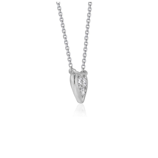 Colgante de oro blanco de 14k con diseño de corazón de diamante