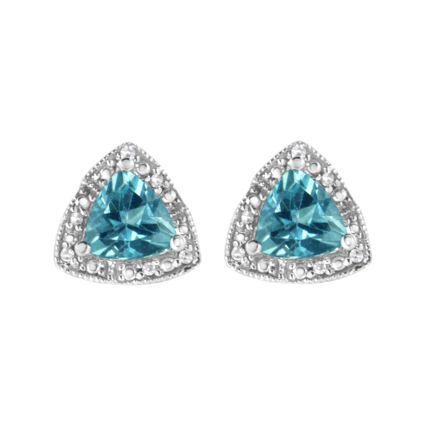 Aretes de oro blanco de .925 con topacio azul de corte trillón de 6x6 mm y acento de diamante (color I-J, claridad I1-I2)