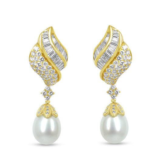 Pendientes Colgantes con Clip de Oro Amarillo de 18k con Perlas de los Mares del Sur, Diamantes Redondos y Talla Baguette de 7.0 Cttw (Color F-G, Claridad VS1-VS2)