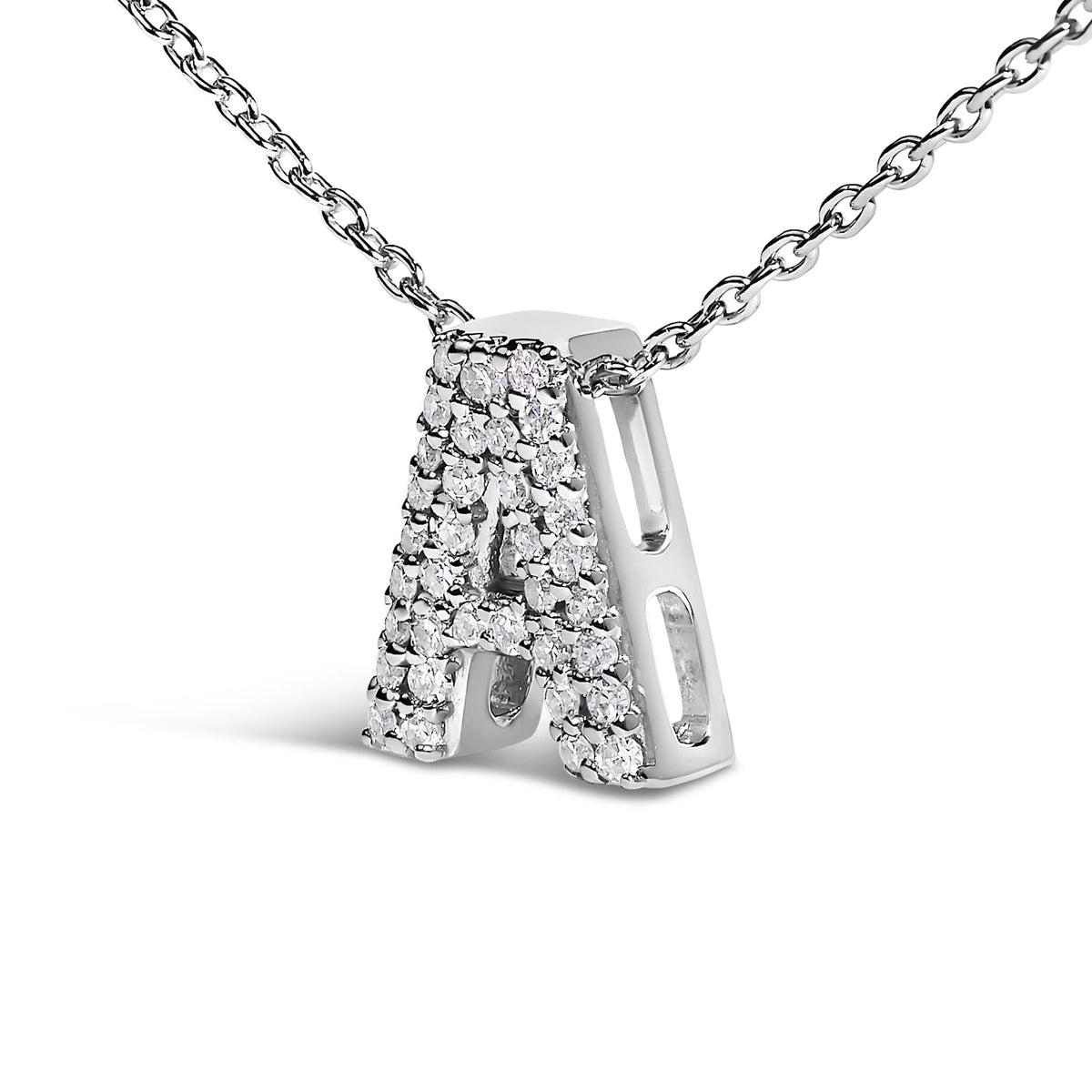 Collar con colgante de burbuja con inicial "A" y acento de diamantes en oro blanco de 10K