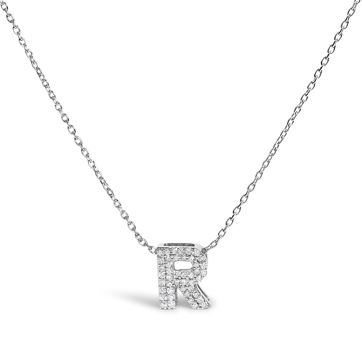 Collar con colgante de burbuja con inicial "A" y acento de diamantes en oro blanco de 10K