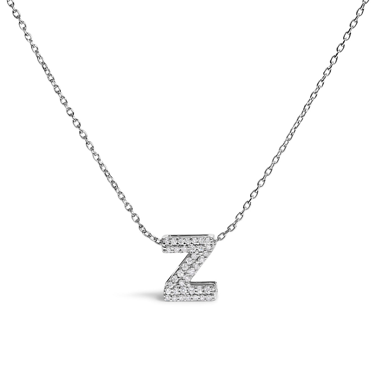 Collar con colgante de burbuja con inicial "A" y acento de diamantes en oro blanco de 10K