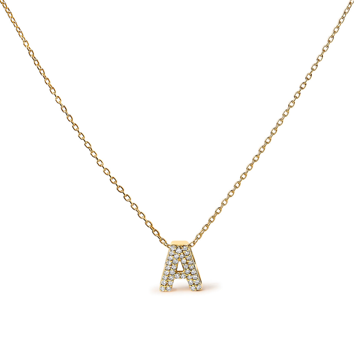 Collar con colgante de burbuja con inicial "A" y acento de diamantes en oro blanco de 10K