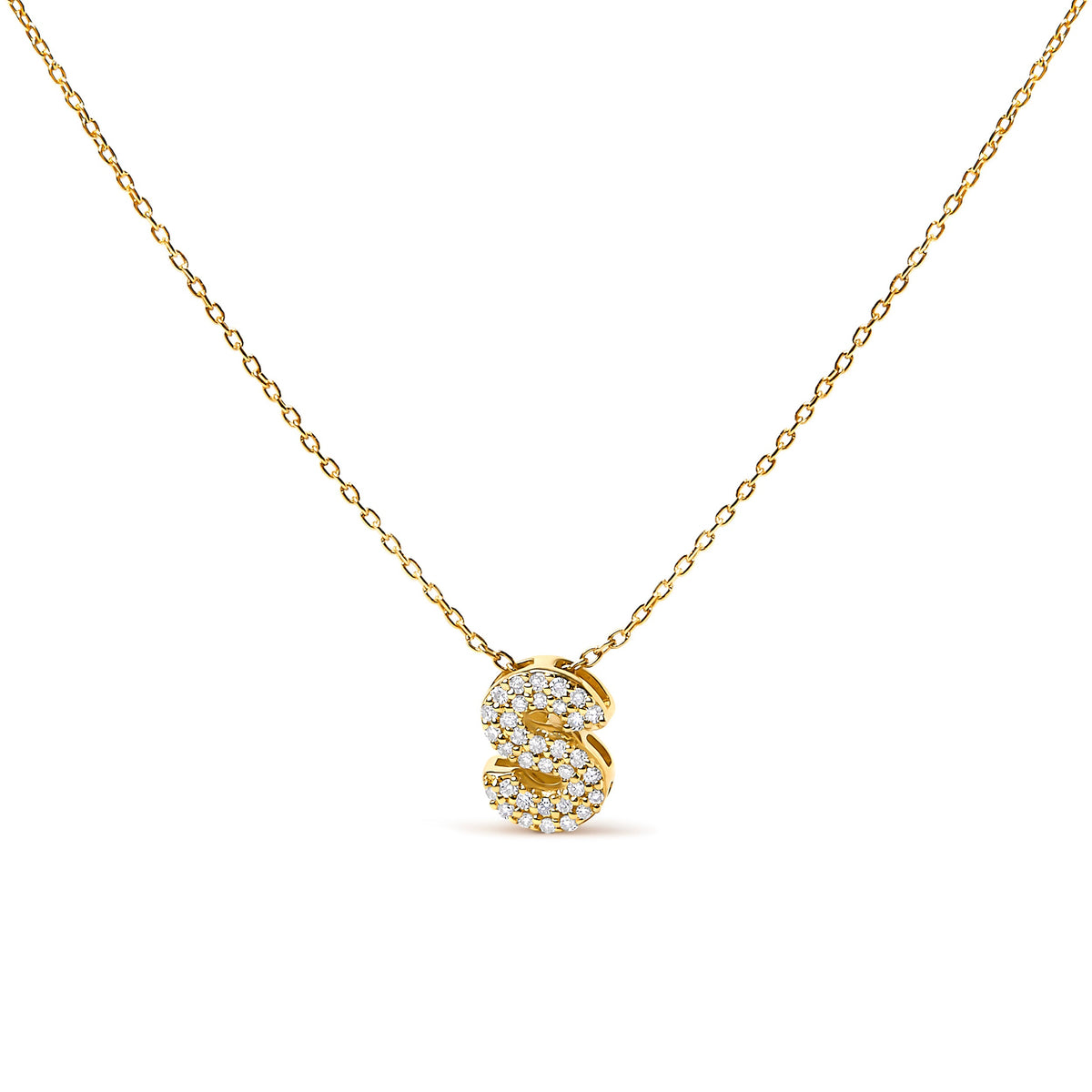 Collar con colgante de burbuja con inicial "A" y acento de diamantes en oro blanco de 10K