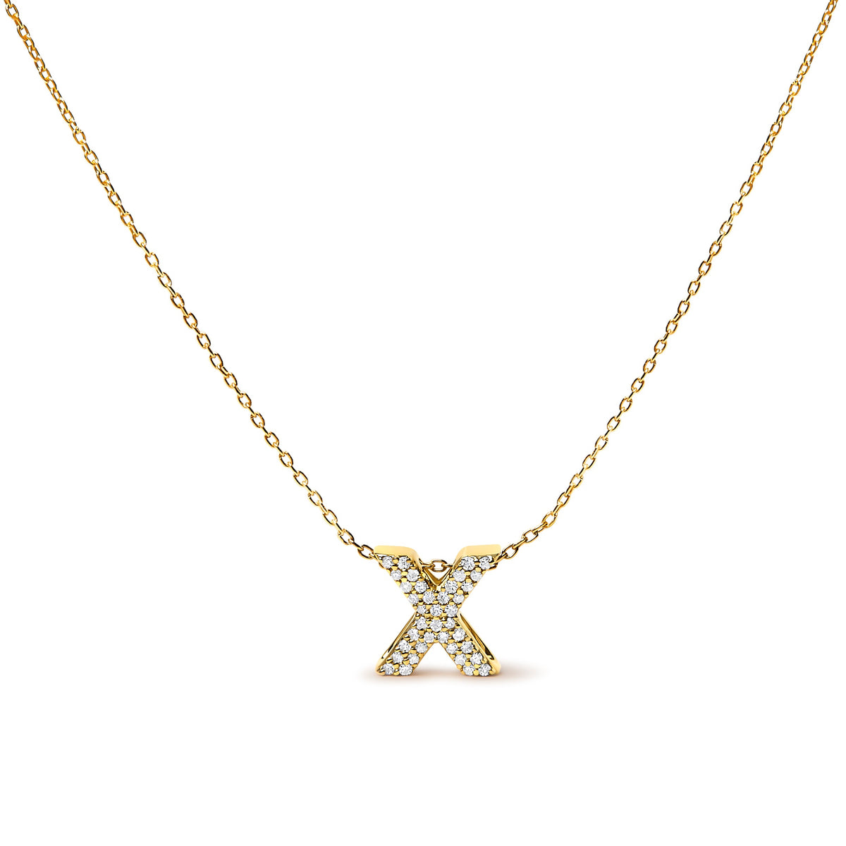 Collar con colgante de burbuja con inicial "A" y acento de diamantes en oro blanco de 10K
