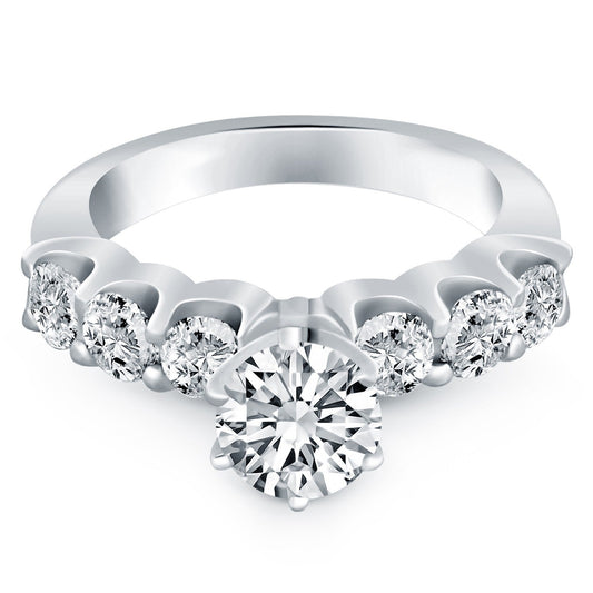 Anillo de compromiso de oro blanco de 14k con diamantes y garras compartidas