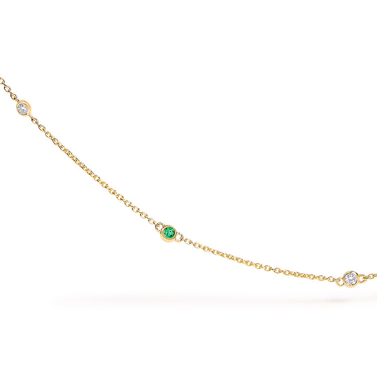 Collar de 18 pulgadas de oro amarillo de 14 quilates con esmeraldas verdes y diamantes alternados engastados en bisel