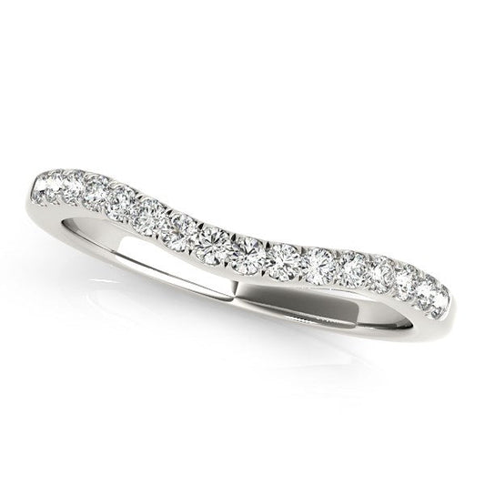 Anillo de boda de oro blanco de 14 quilates estilo curvilíneo con pavé de diamantes (1/5 quilates en total)