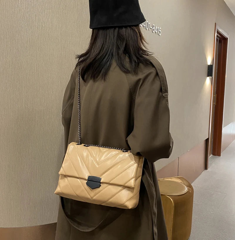 Luxury Chains Shoulder Bag For Women | PU Leather Flap Armpit Bag | Simple Crossbody Bag Designer Messenger Bag Lady Handbag (Bolso) Luxegan