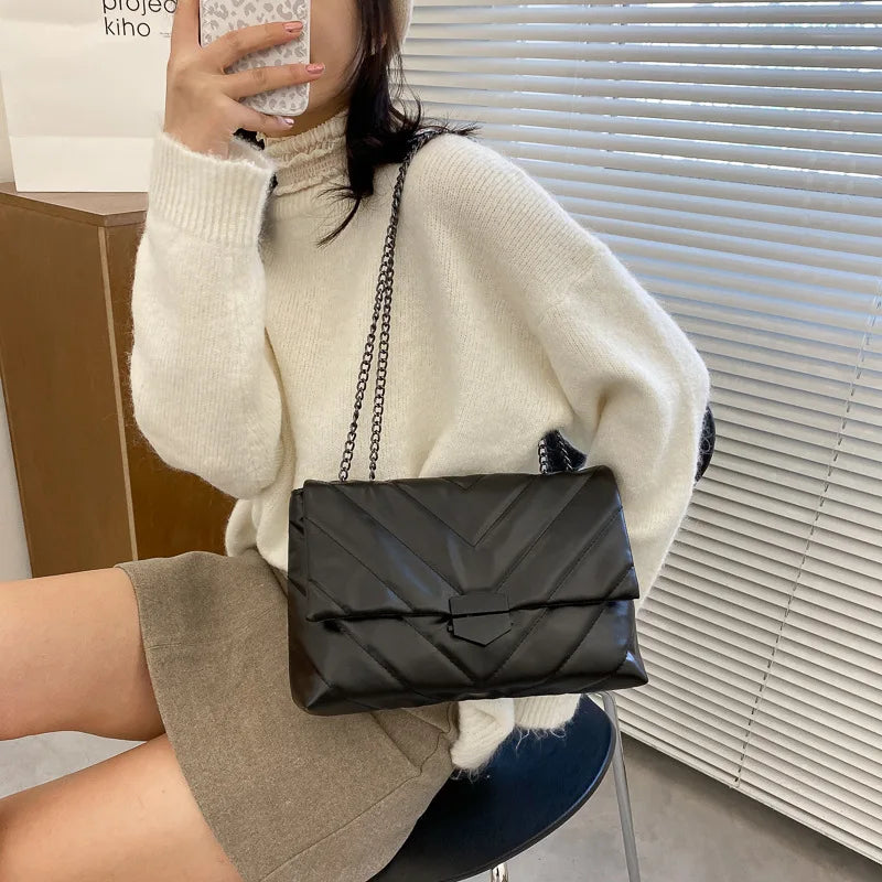 Luxury Chains Shoulder Bag For Women | PU Leather Flap Armpit Bag | Simple Crossbody Bag Designer Messenger Bag Lady Handbag (Bolso) Luxegan