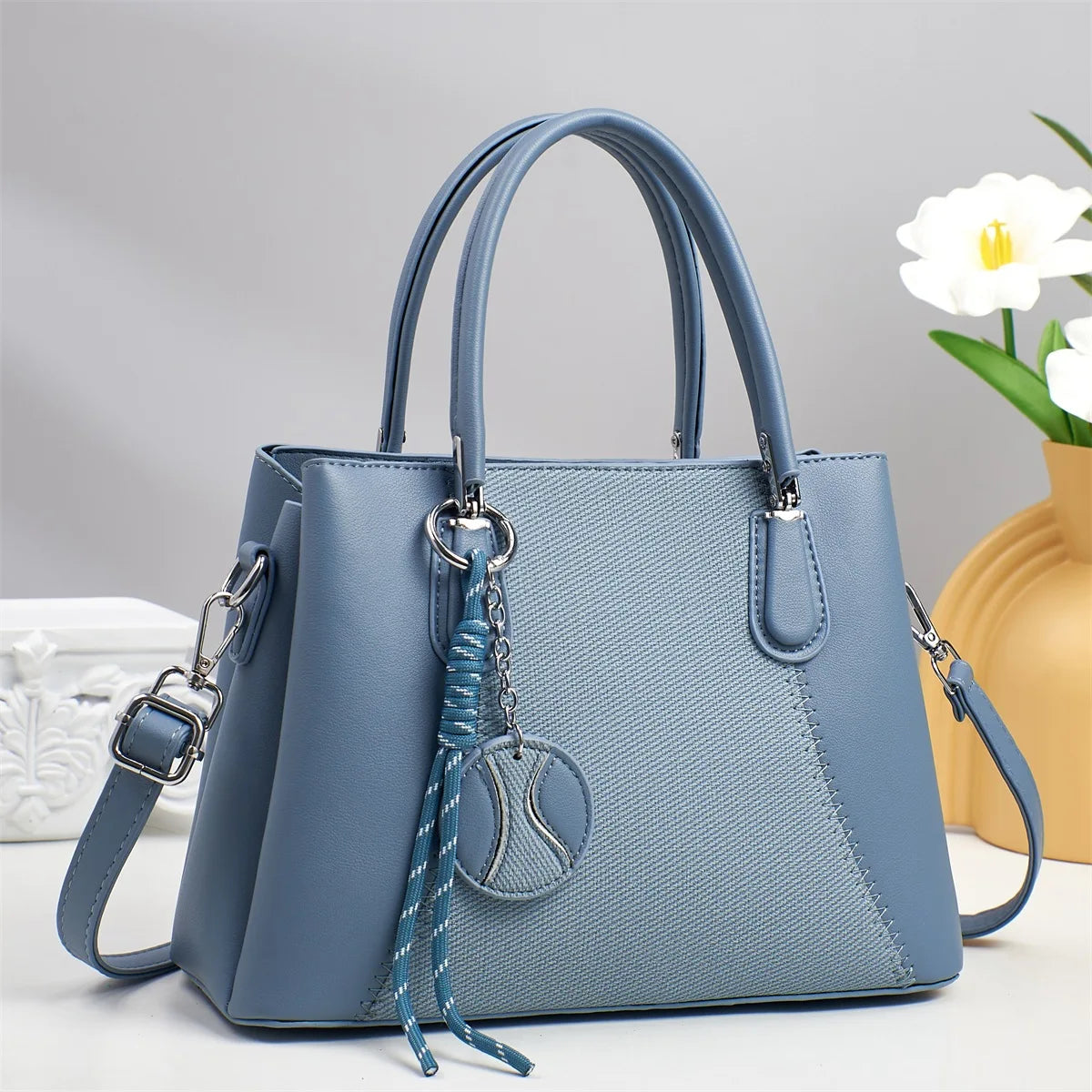 New Trendy Ladies Handbag | Luxury Designer PU Leather Shoulder Bag | Custom Fashion Crossbody Tote with Chain Detail | Waterproof & Lightweight Travel Clutch (Model A96500) Luxegan