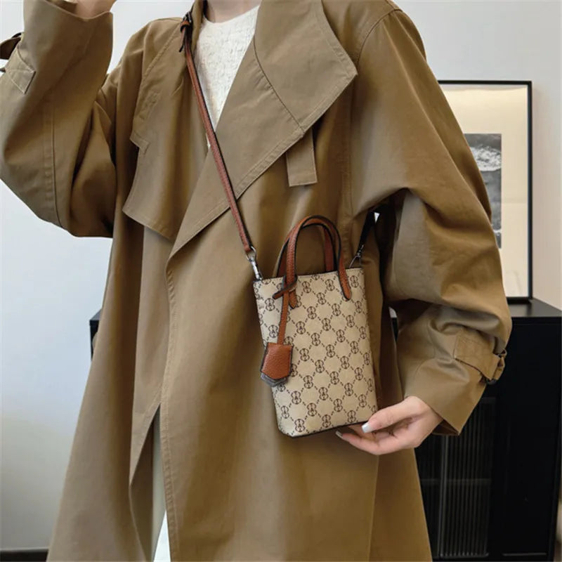 Retro Plaid Crossbody Bag | Compact Bucket Purse with Detachable Strap Luxegan