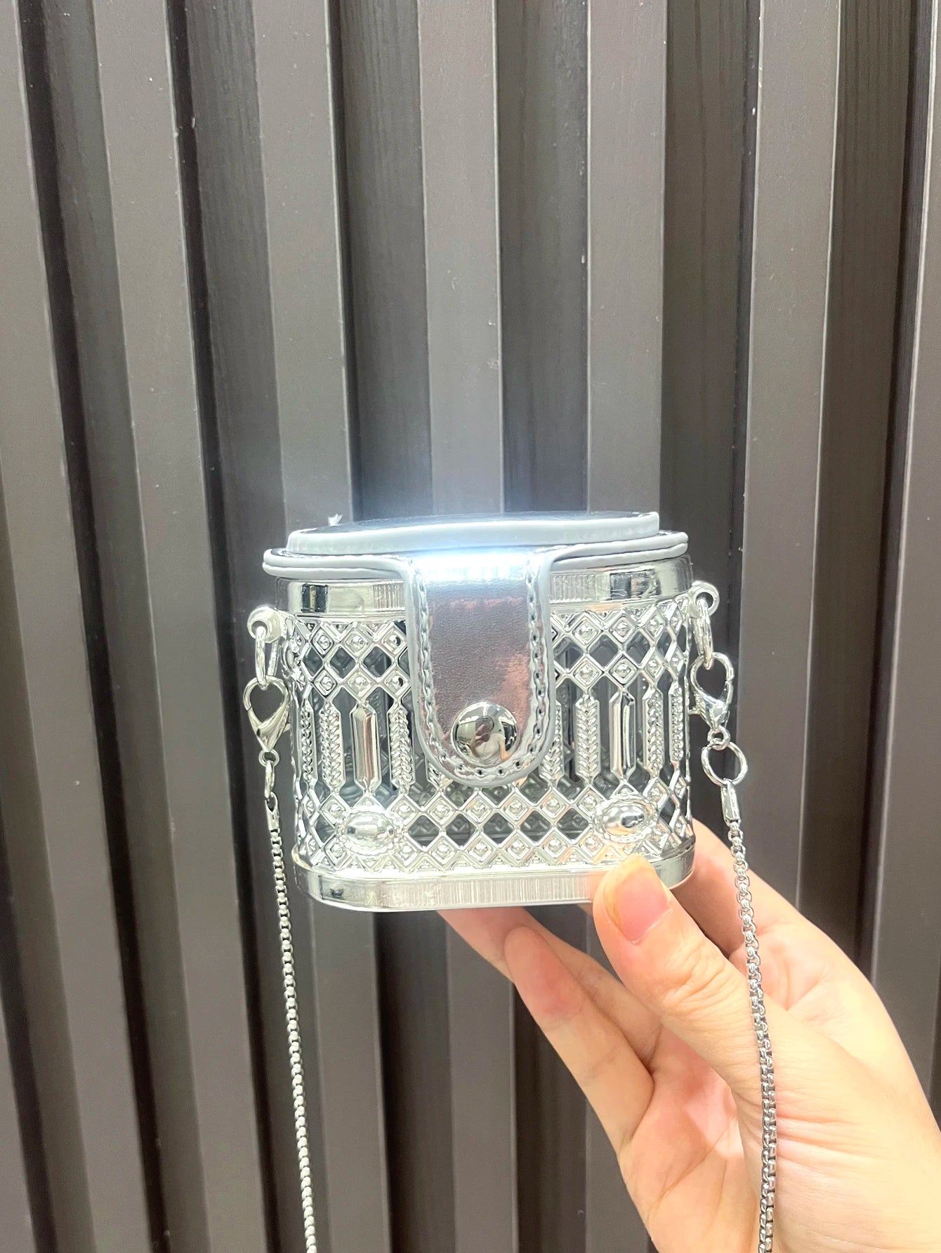 Super Mini Golden Metal Designer Bag | Luxury "Funny Shape" Sculptural Clutch | High-End Metallic Evening Purse with Exterior Flap Pocket & Chain Strap Luxegan