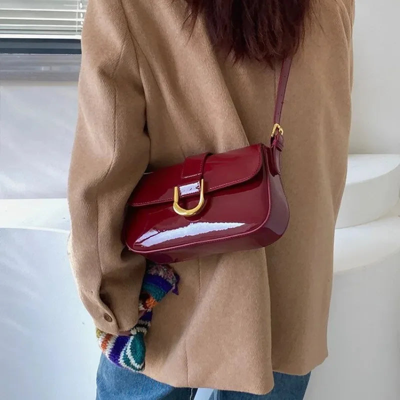 Classic PU Leather Horseshoe Buckle Casual Crossbody Bag | Solid Color Small Shoulder Bag with Zipper Closure Women Clutch Purse Luxegan
