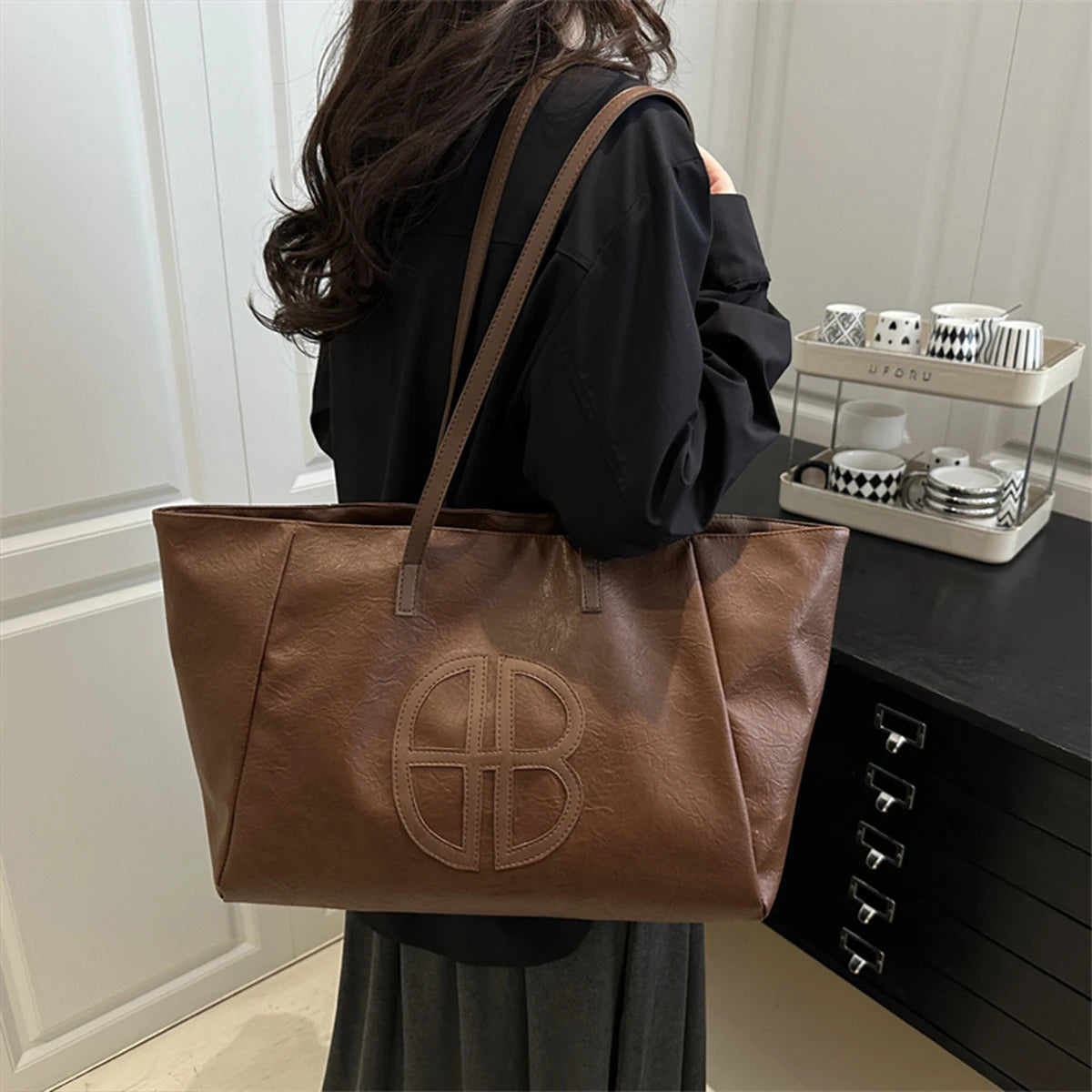 Fashion Women's Solid Color Tote Bag | Large Capacity PU Leather Water-Resistant Shoulder Bag Luxegan