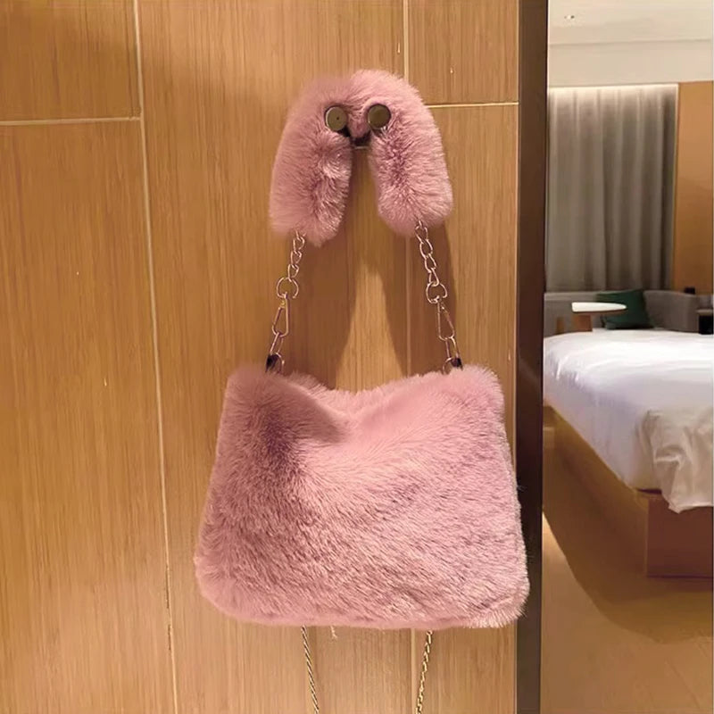 Plush Faux Fur Winter Tote Bag | Casual Fluffy Crossbody & Shoulder Bag | Fashionable Soft Chain Handbag for Girls | Trendy Winter Faux Fur Flap Purse for Women Luxegan