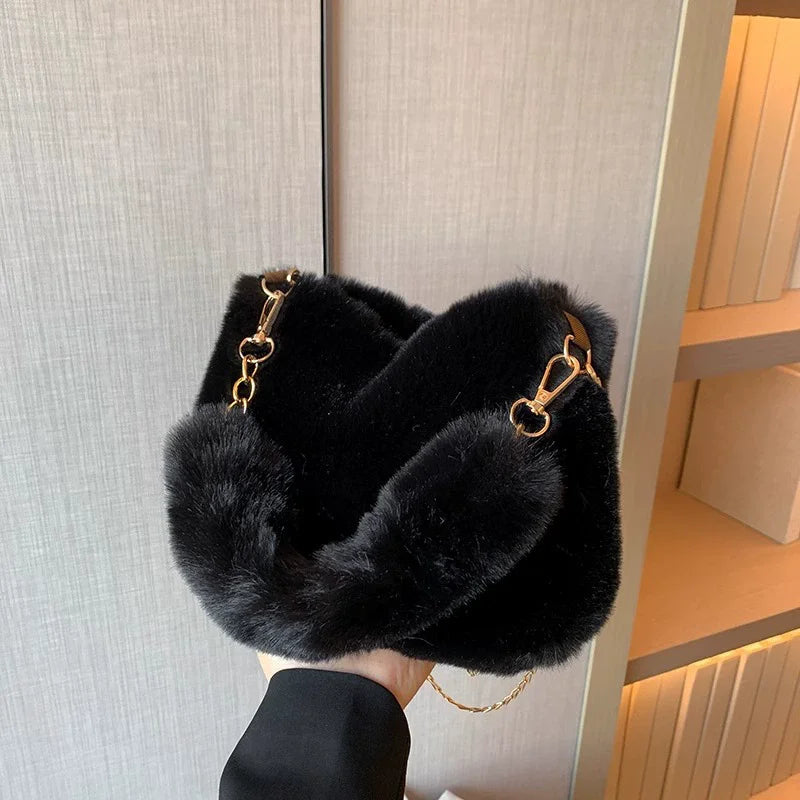 Plush Faux Fur Winter Tote Bag | Casual Fluffy Crossbody & Shoulder Bag | Fashionable Soft Chain Handbag for Girls | Trendy Winter Faux Fur Flap Purse for Women Luxegan