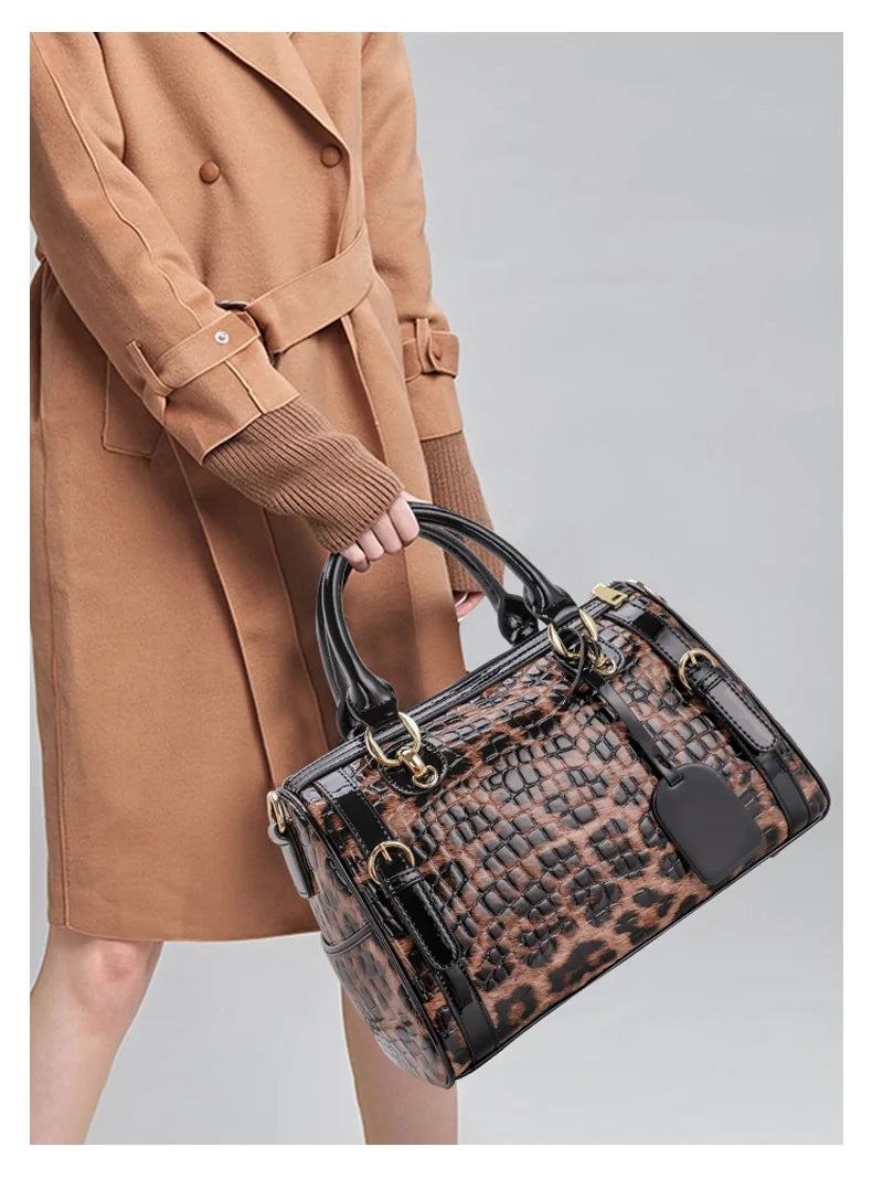 Original Design Women’s Leopard Print Handbag | High-Quality Genuine Cowhide Leather Tote | Large Capacity Fashion Shoulder Bag | Sophisticated Versatile Animal Print Satchel (Model Q1325) Luxegan