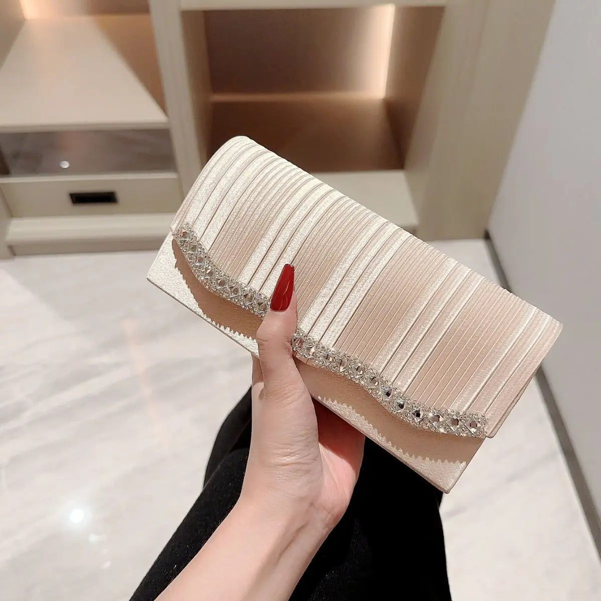 Crete Glitter Envelope Clutch | Hard Elegant Silver Chain Shoulder Bag Luxegan