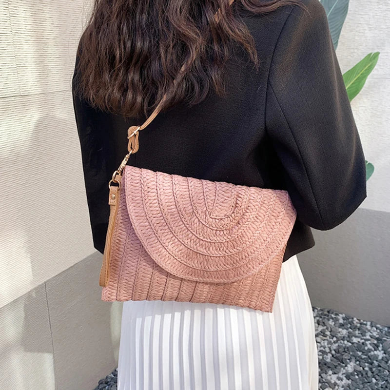 Bolsos de playa de verano para mujer Bolso bandolera de paja hecho a mano con sobre Bolso de hombro trenzado Bolso de mano de vacaciones tejido