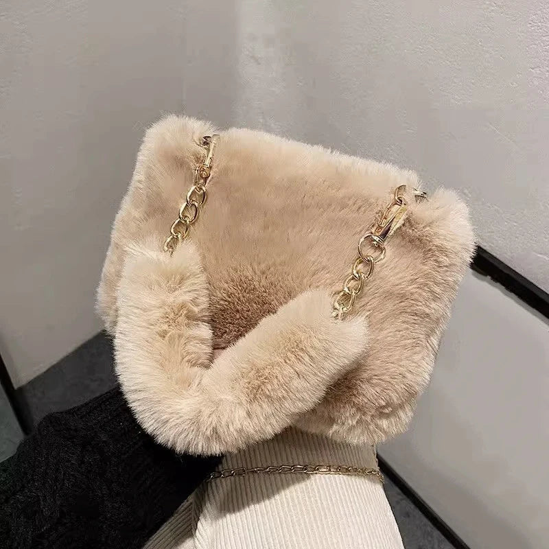 Plush Faux Fur Winter Tote Bag | Casual Fluffy Crossbody & Shoulder Bag | Fashionable Soft Chain Handbag for Girls | Trendy Winter Faux Fur Flap Purse for Women Luxegan
