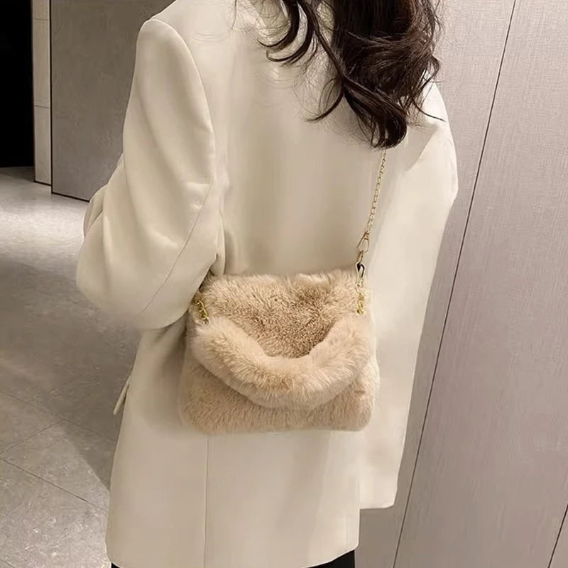 Plush Faux Fur Winter Tote Bag | Casual Fluffy Crossbody & Shoulder Bag | Fashionable Soft Chain Handbag for Girls | Trendy Winter Faux Fur Flap Purse for Women Luxegan