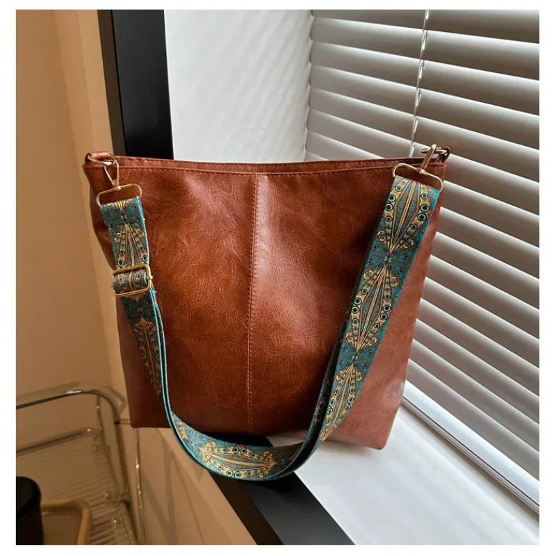 Women's Retro Solid Color PU Large Capacity Shoulder Bag | Fashionable Crossbody Bag | Girls' Daily Commuting Bag (Square Shape) Luxegan