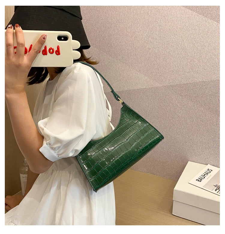 Retro Fashion Women’s Baguette | Sophisticated Crocodile-Pattern Shoulder Bag | Elegant Solid-Color Leather Chain Handbag | "Dignified" Soft TPU Tote for Versatile Daily Styling Luxegan