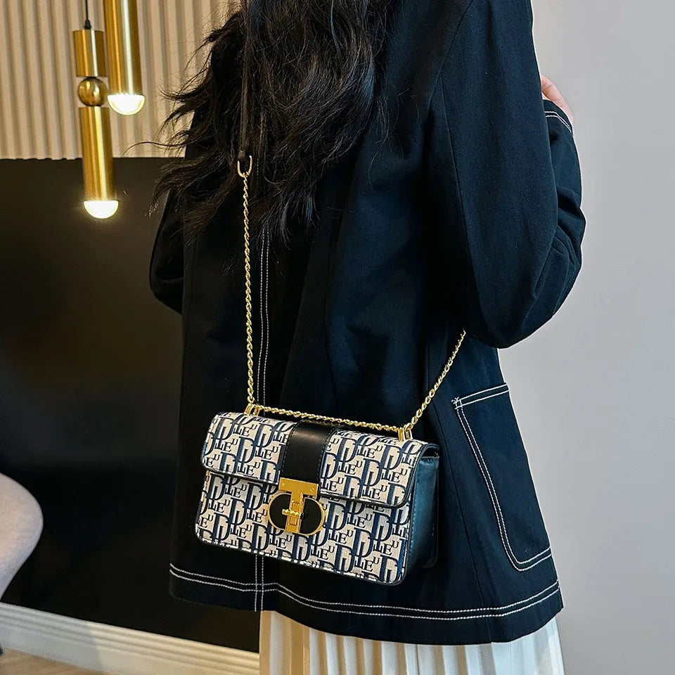 Letter Print Lock Luxury Handbags | Women's Shoulder Bags & Designer Crossbody Purses (Chain Strap Clutch Bag) Luxegan