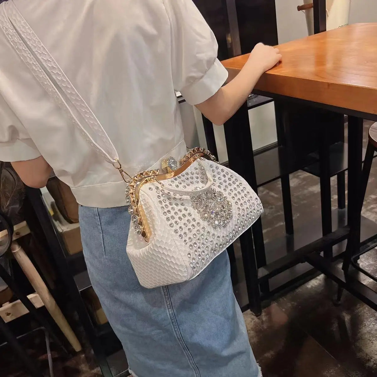 New Summer "Explosive Texture" Shoulder Bag | Senior Sense Diamond-Inset Handbag & Large Capacity Minority Crossbody Luxegan
