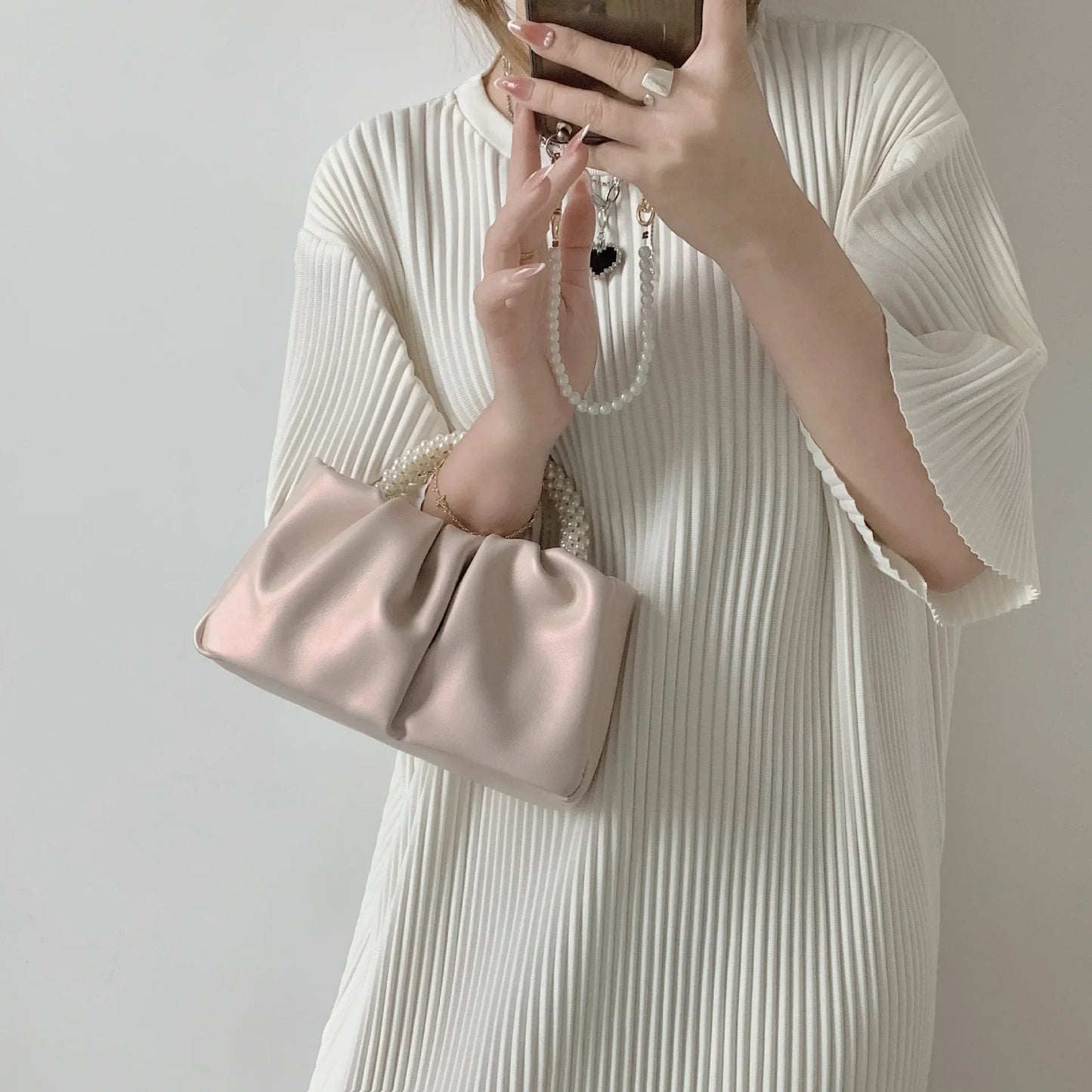 Fashion Pearl Handle Women's Dinner Clutch | Luxury Designer Handbags & Small Messenger Bag Luxegan