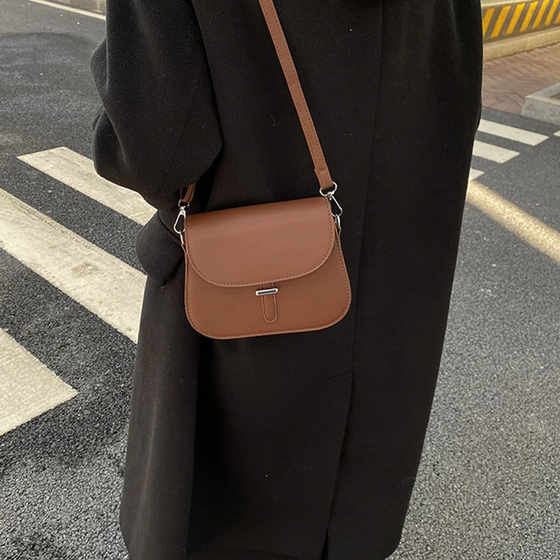 Fashion Women's Crossbody Saddle Bag | Retro Semicircle Handbag & Designer Messenger Bag Luxegan