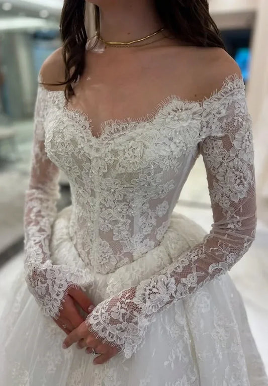 Vintage Sweetheart Lace Ball Gown | Civil Wedding Applique Marriage Dress | Full-Sleeve Floor-Length Bridal Gown with Detachable Train Luxegan