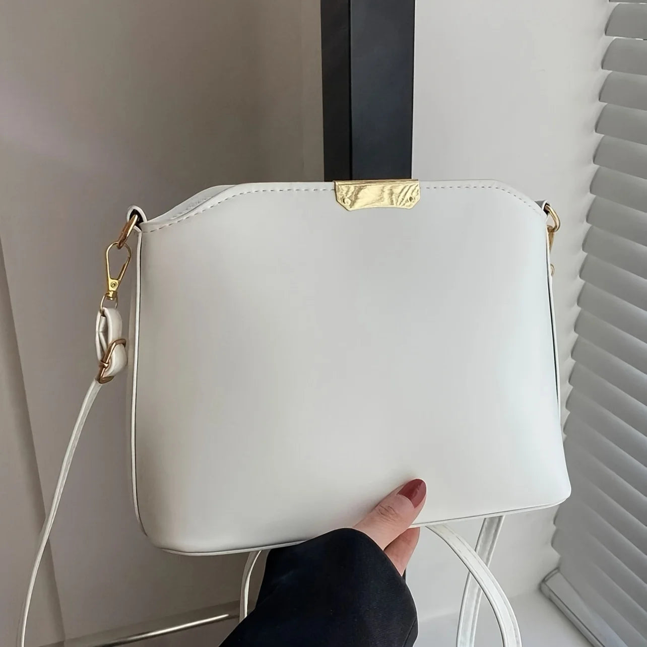 PU Leather Solid Shell Bag | Moderate Hardness Retro Metal Decor Crossbody Luxegan