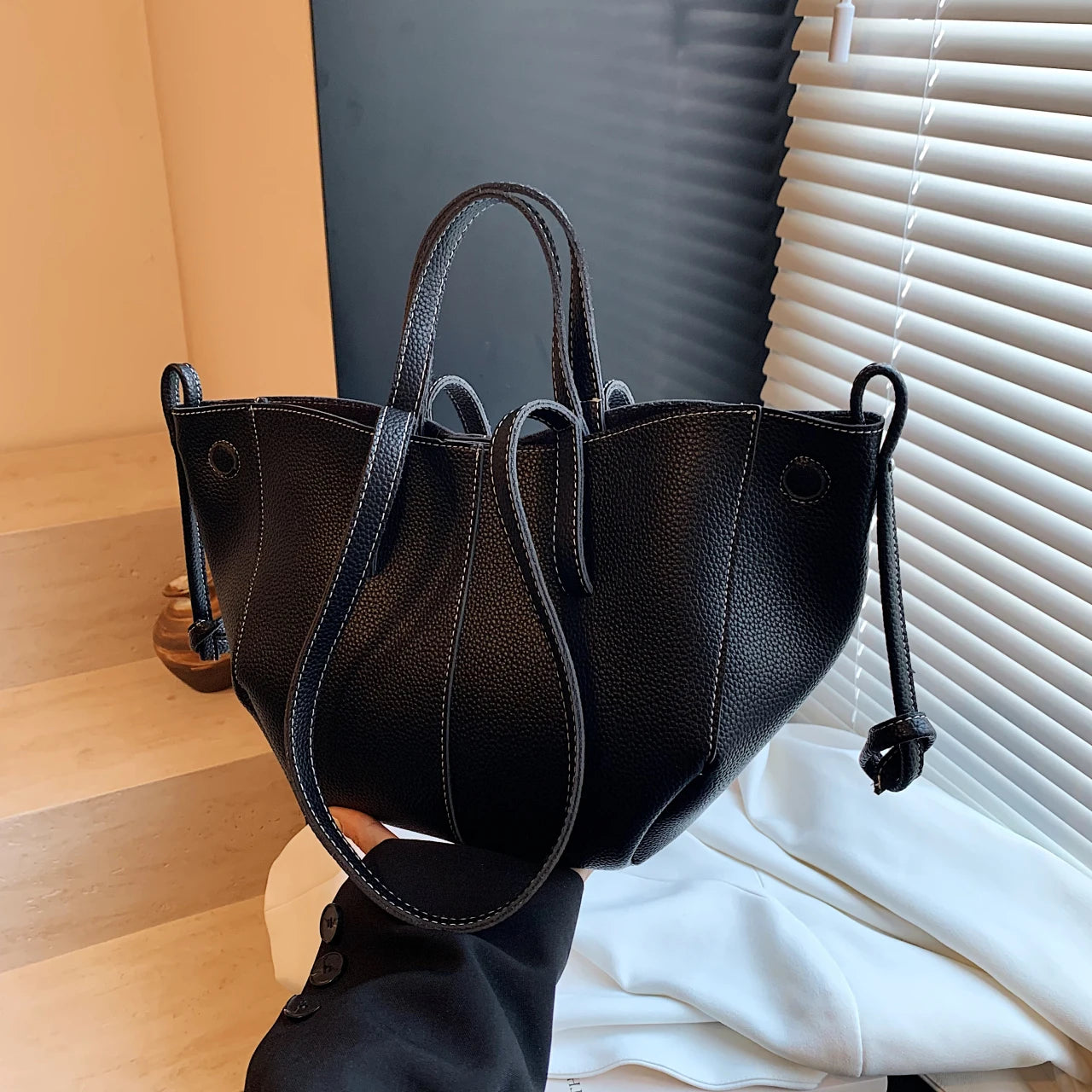 Small Niche Design Commuting Bag | New Autumn Retro Handbag & Versatile Tote Luxegan