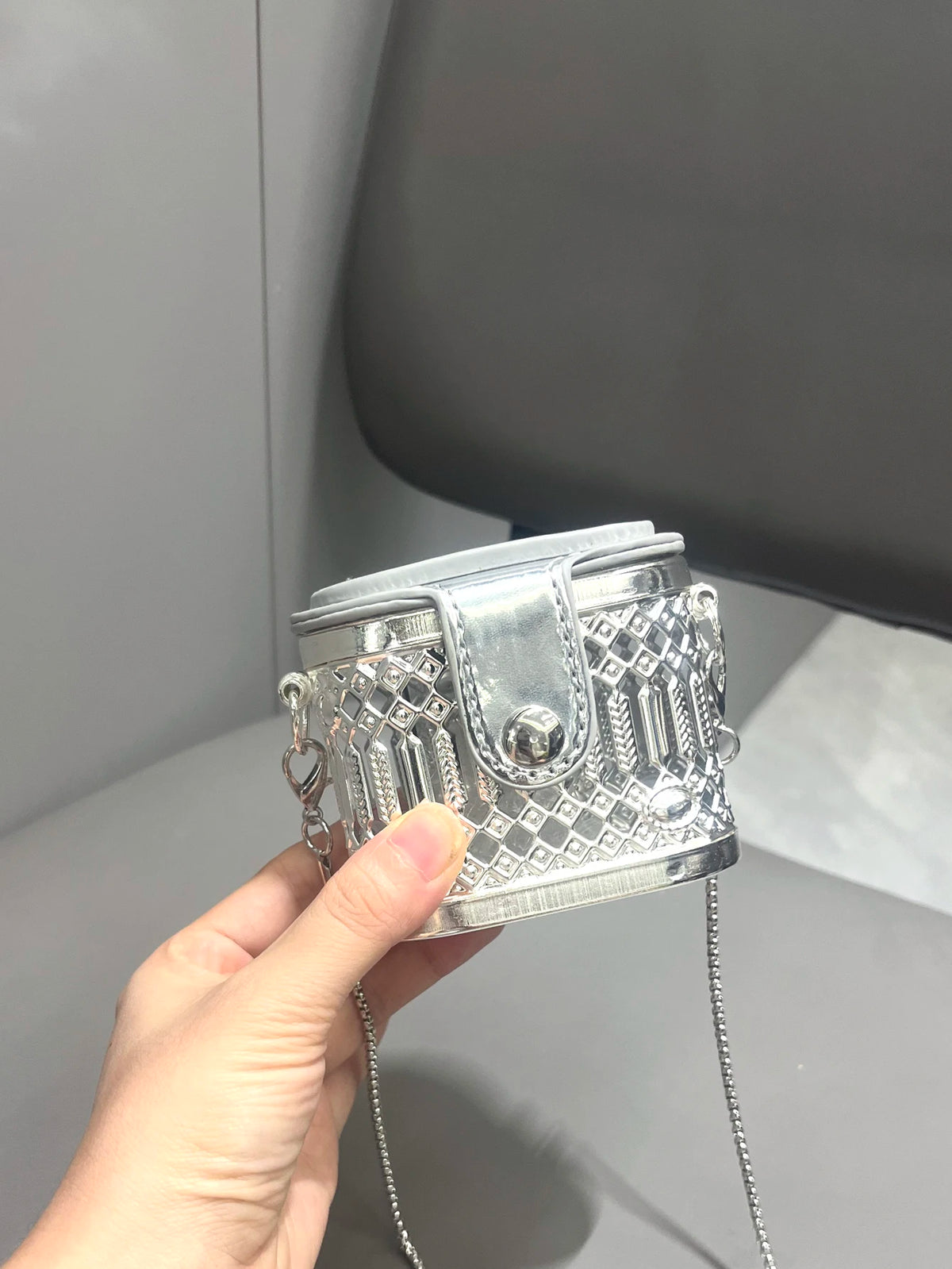Super Mini Golden Metal Designer Bag | Luxury "Funny Shape" Sculptural Clutch | High-End Metallic Evening Purse with Exterior Flap Pocket & Chain Strap Luxegan