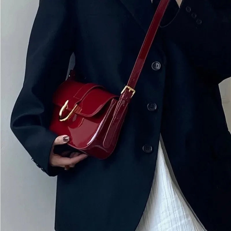 Classic PU Leather Horseshoe Buckle Casual Crossbody Bag | Solid Color Small Shoulder Bag with Zipper Closure Women Clutch Purse Luxegan