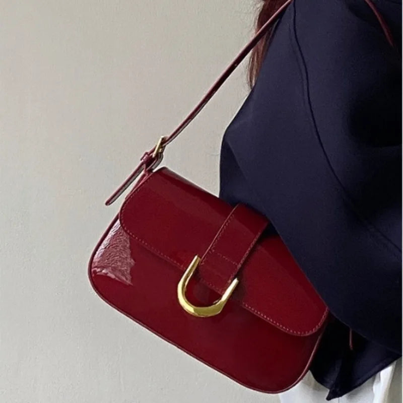 Classic PU Leather Horseshoe Buckle Casual Crossbody Bag | Solid Color Small Shoulder Bag with Zipper Closure Women Clutch Purse Luxegan