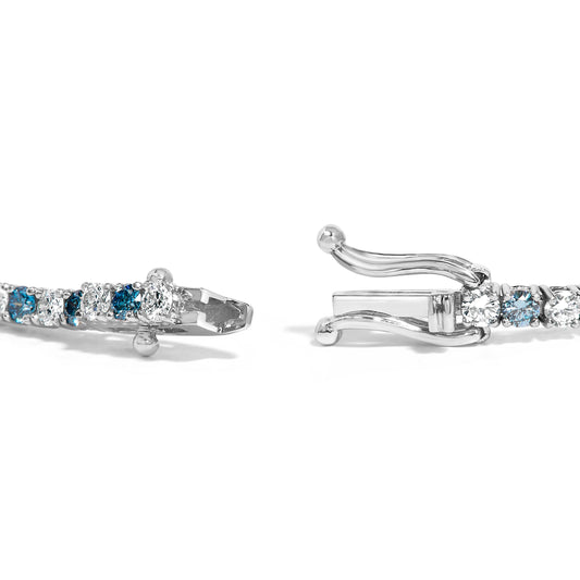 Brazalete de tenis de diamantes creados en laboratorio blancos y azules alternados de oro blanco de 14 quilates y 4,0 quilates - 7 pulgadas