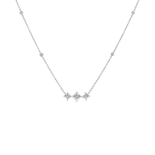 Collar de 10K oro blanco con bisel de 3 diamantes de princesa de forma de cometa y estaciones (color H-I, claridad SI2-I1) - 18 pulgadas