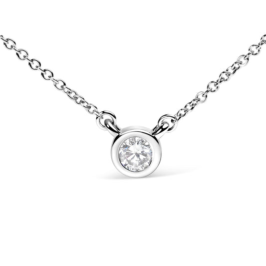 Collar con colgante solitario moderno de oro blanco de 10 quilates con diamante redondo talla brillante de 0,10 quilates engastado en bisel de 40,64-45,72 cm (color H-I, claridad SI2-I1)