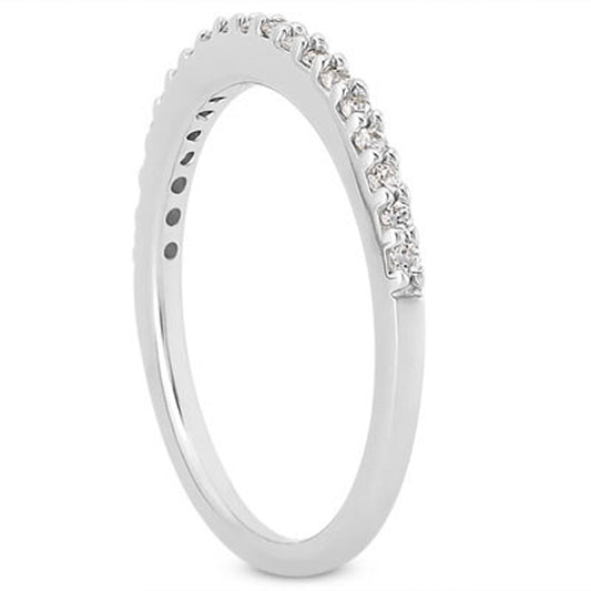 Anillo de boda de oro blanco de 14k con perfil delgado, diamantes y microincrustaciones