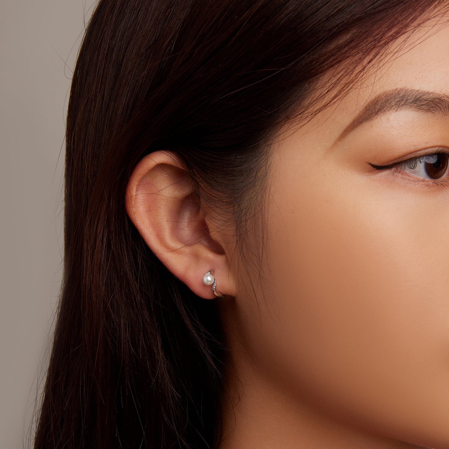 925 Sterling Silver Earrings with Quality Shell Pearl and Oxidized Silver for Women